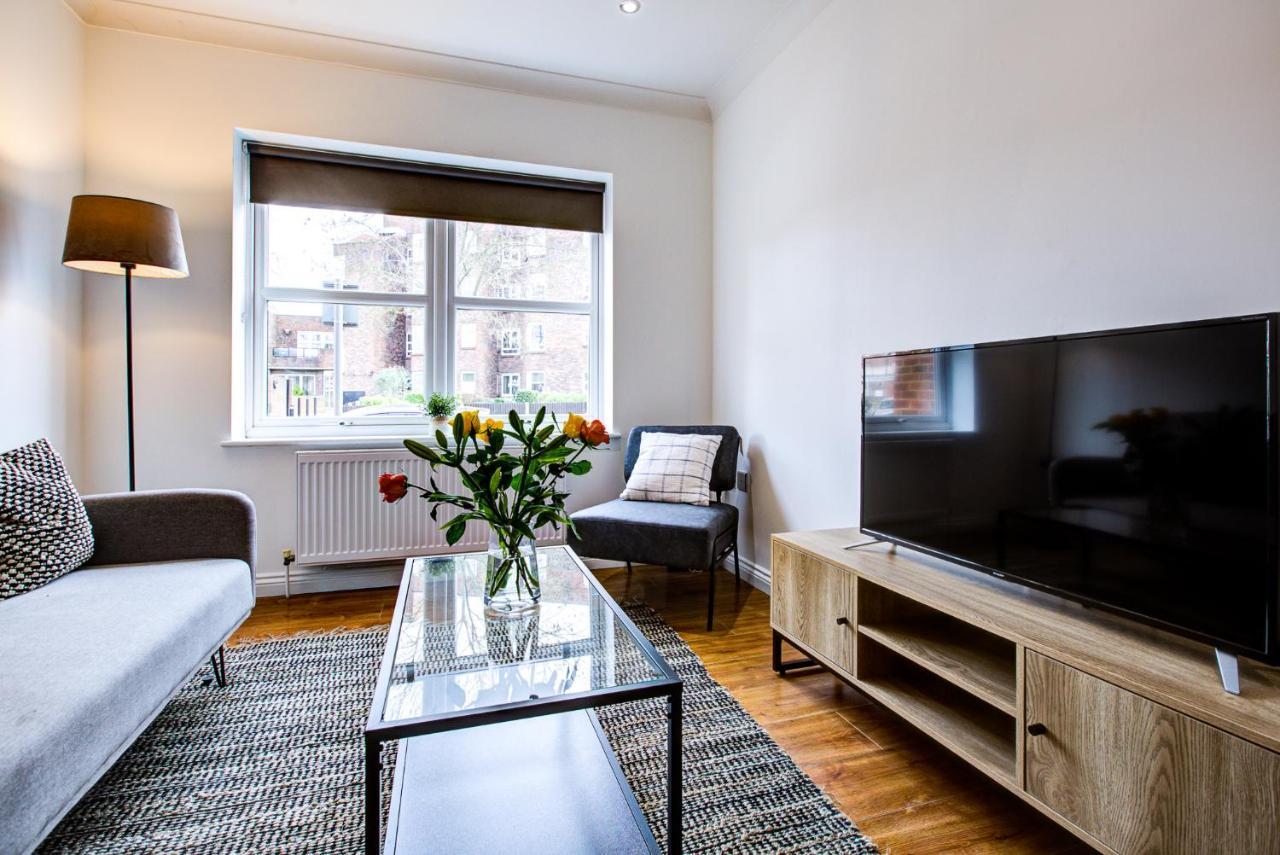 Stylish Two Bedroom Apartment With Free Parking! Ромфорд Екстер'єр фото