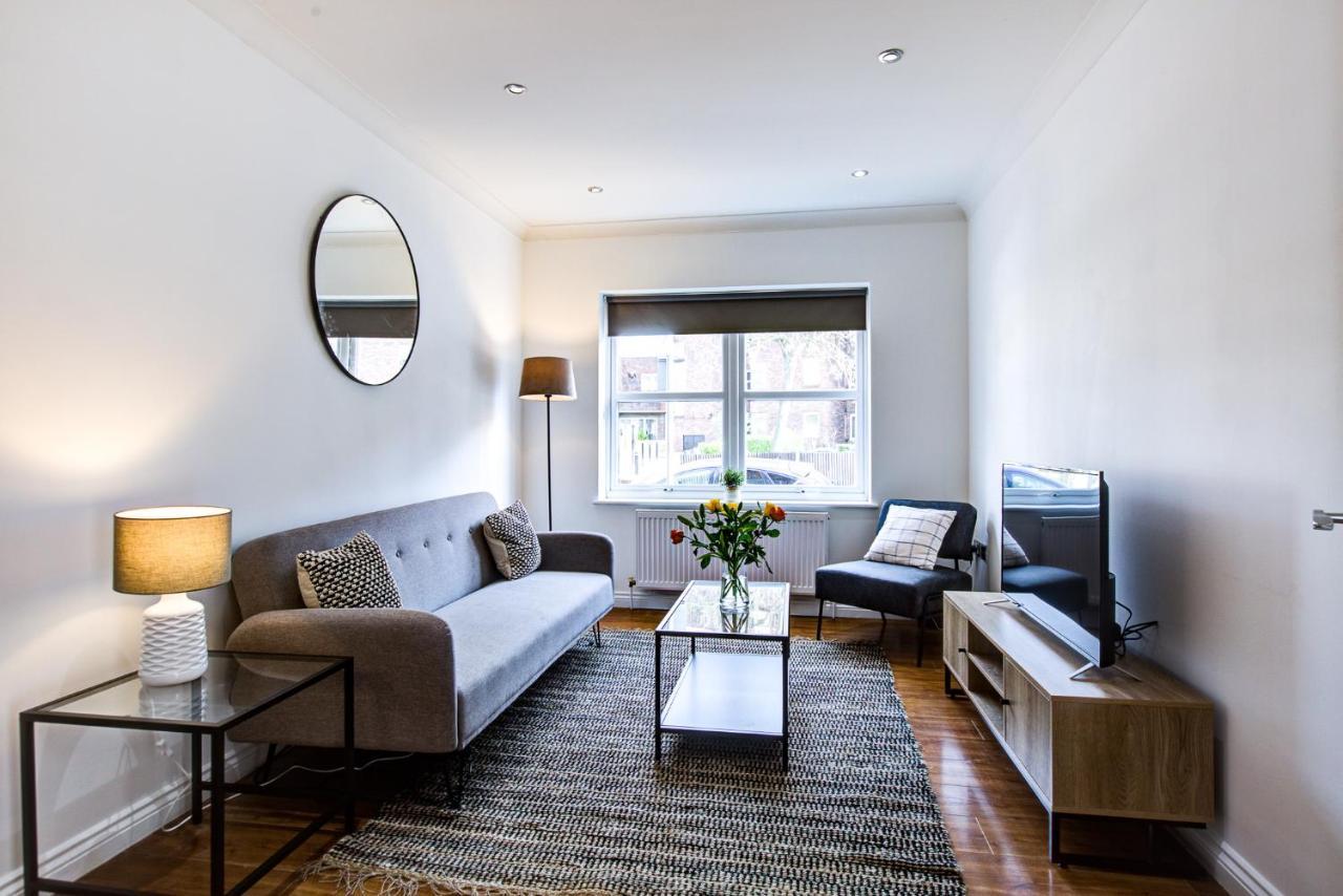 Stylish Two Bedroom Apartment With Free Parking! Ромфорд Екстер'єр фото